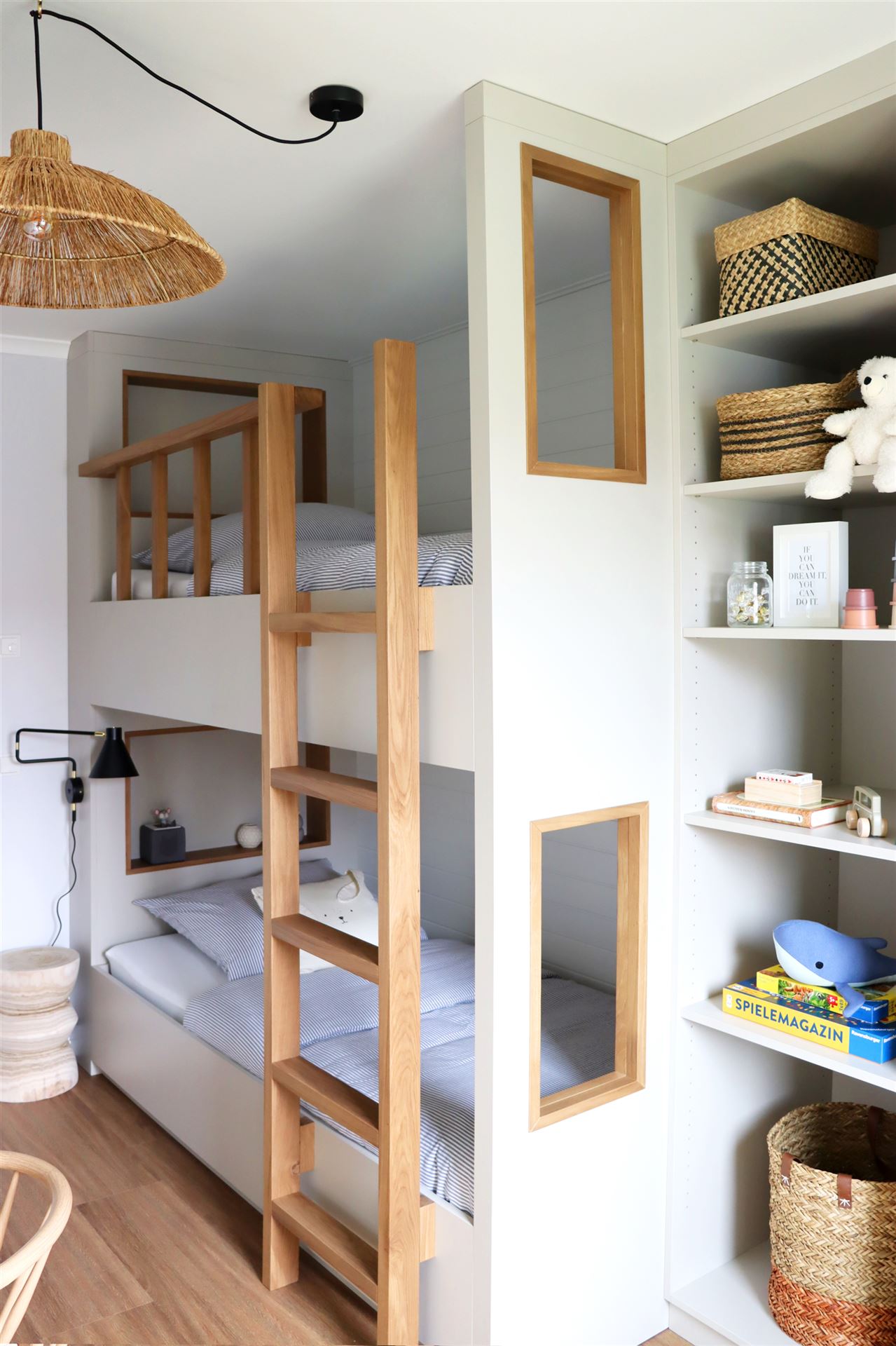 Ferienwohnung Börgerende Regalsystem